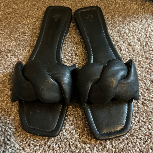 H&M Black Slides - Picture 2 of 4
